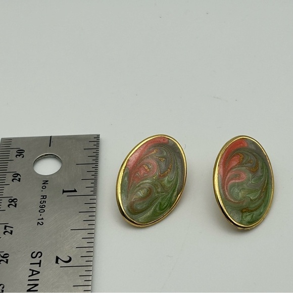 Vintage Gold Tone Round Oval Green and Pink Swirl Stud Pierced Earrings - Picture 4 of 5